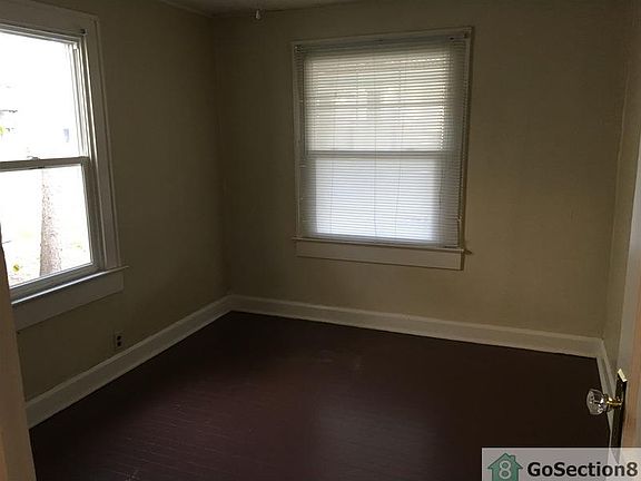5th image of 944 N Bradley Ave