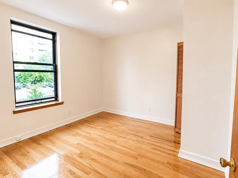 122 La Salle St #6 — Photo 8