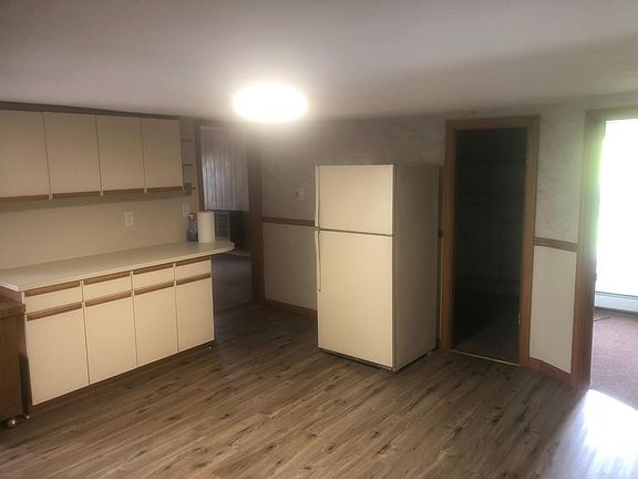 LARGE KITCHEN