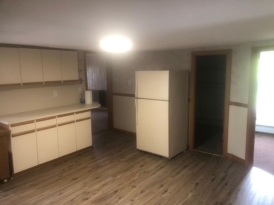 LARGE KITCHEN