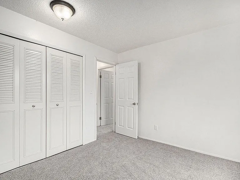 Normandy Village Apartments — Photo 28