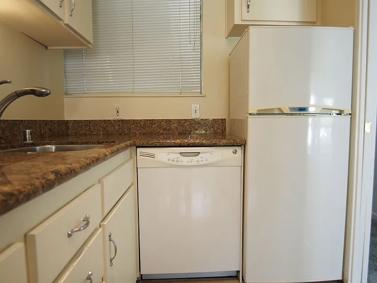32 Andrew Dr #124 — Photo 7