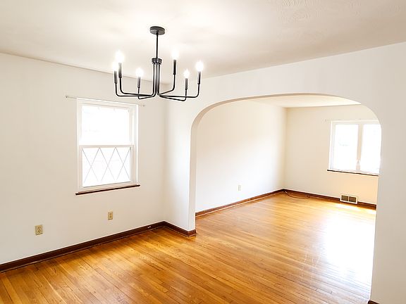 3rd image of 517 Clyde St