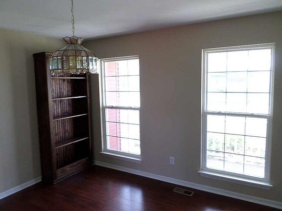 4th image of 913 W Northwind Dr