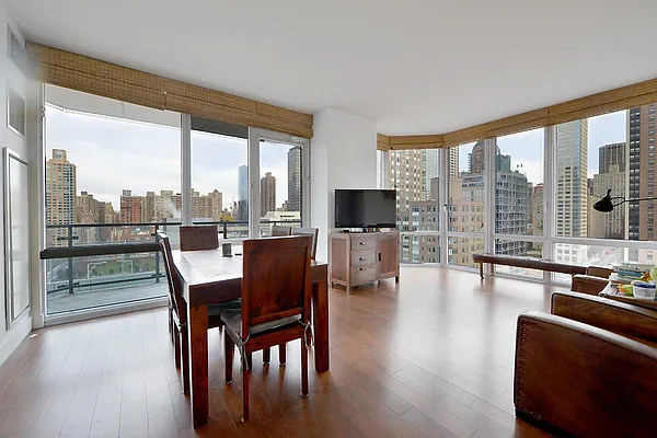 Sold by A & I Broadway | media 21