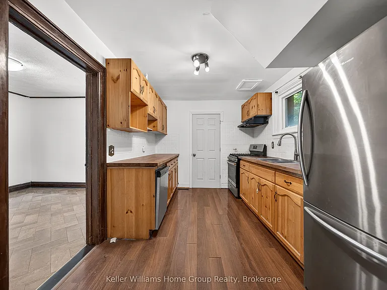 483 Woolwich St — Photo 9