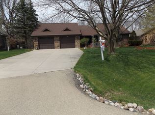 W2772 Oakridge Ct, Appleton, WI 54915