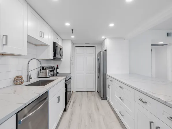 859 Jeffery Street #212, Boca Raton, FL 33487