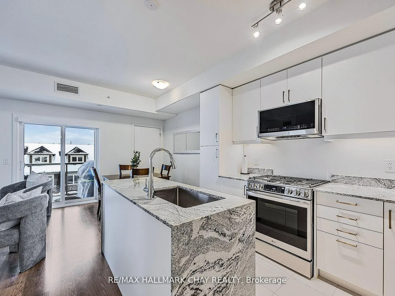 2 bed, $2,450 — Photo 3