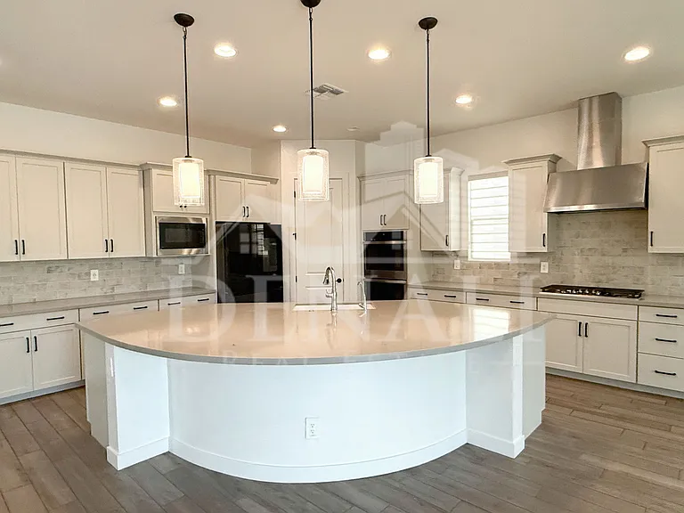 1447 E Flower St — Photo 9