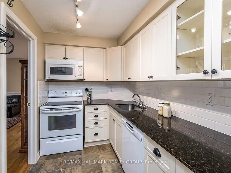 470 Laurier Ave W #902 — Photo 14