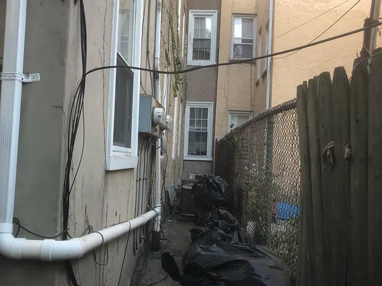 Private side lightwell connected to back patio