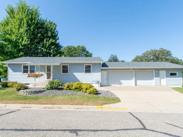 400 8th St W, Browerville, MN 56438