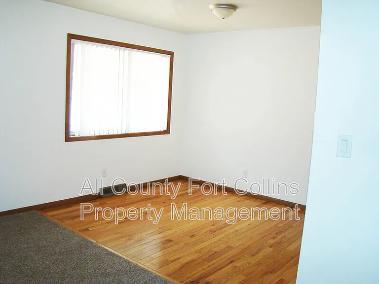 1208 Baker St — Photo 4