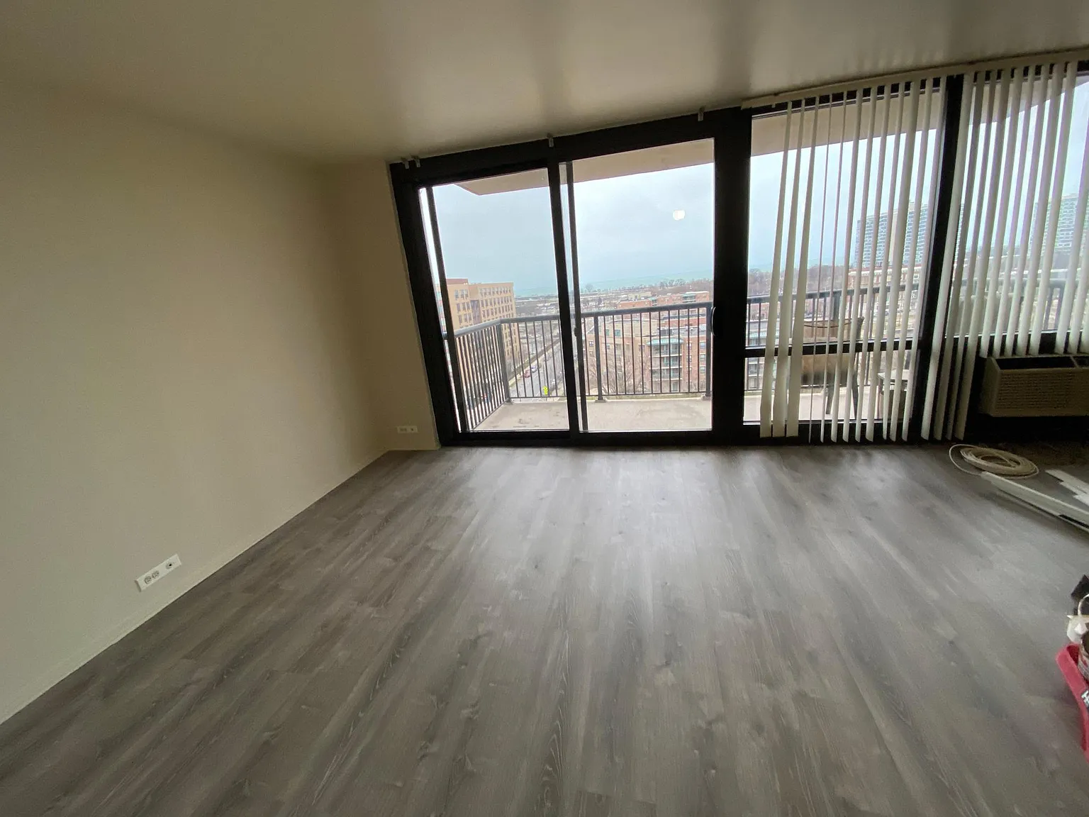 2605 S Indiana Ave — Photo 3