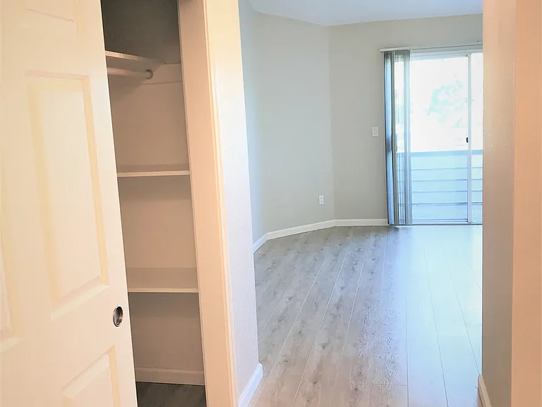 Master Bedroom 2 - Entry