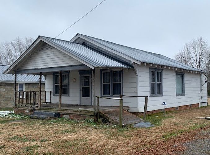 2nd image of 406 E Hogan St