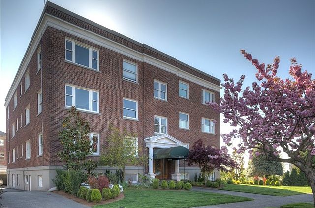 1st image of 1902 Bigelow Ave N APT 302