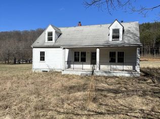 1382 Cascade Dr, Pembroke, VA 24136