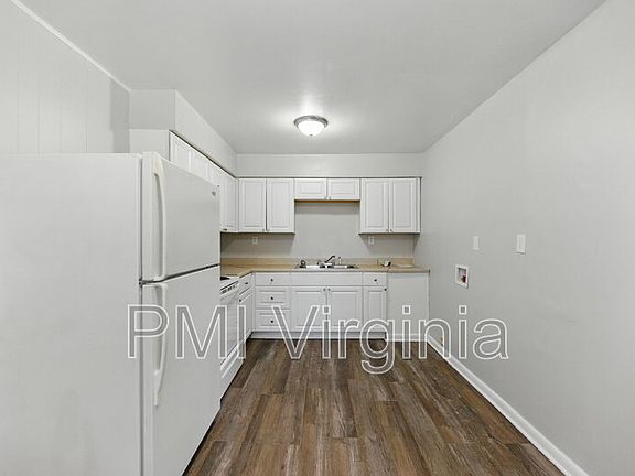 4th image of 2421 Courtney Ave APT 1