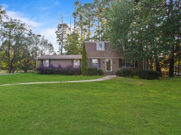 461 Village Green Ct SW