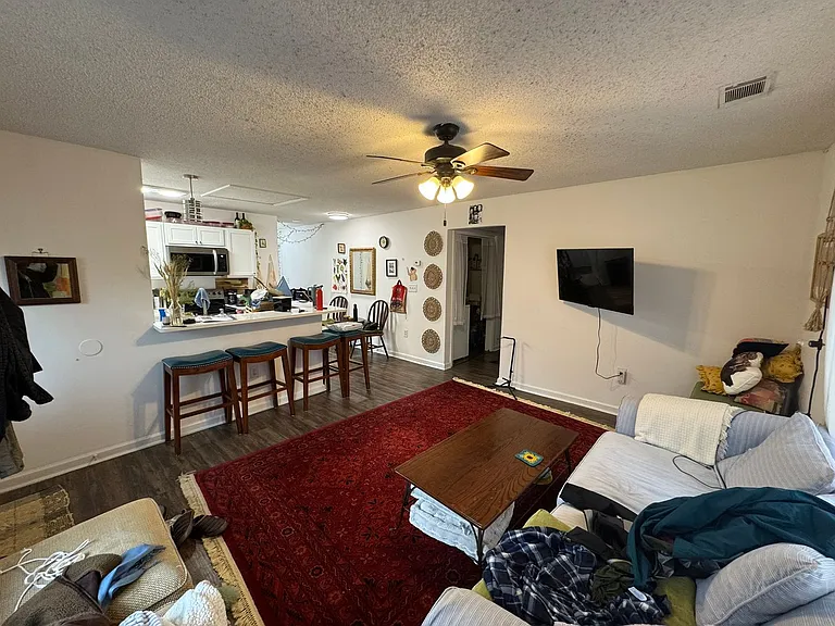 1429 E Broad St — Photo 3