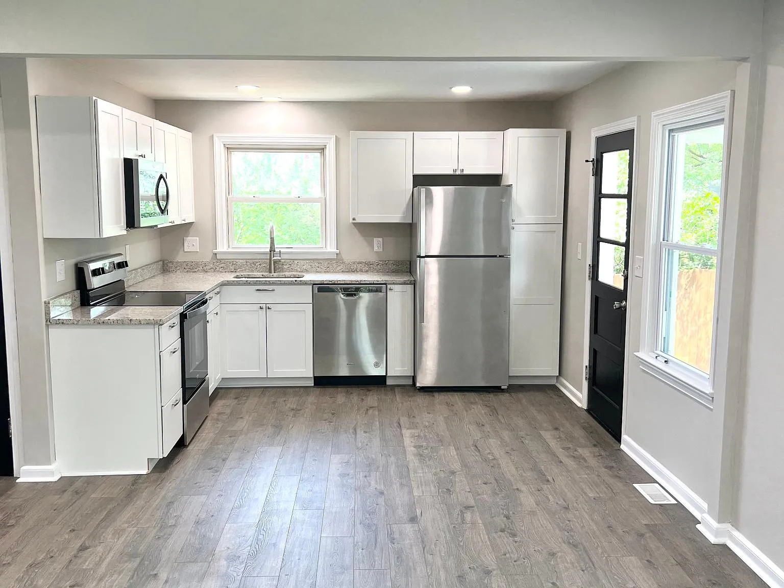 110 Aurora St — Photo 4