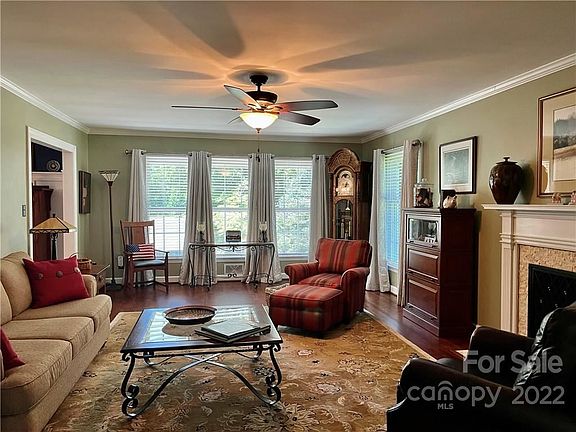 3rd image of 135 Pearson Dr