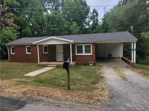 4939 Lake Darr Rd, Trinity, NC 27370