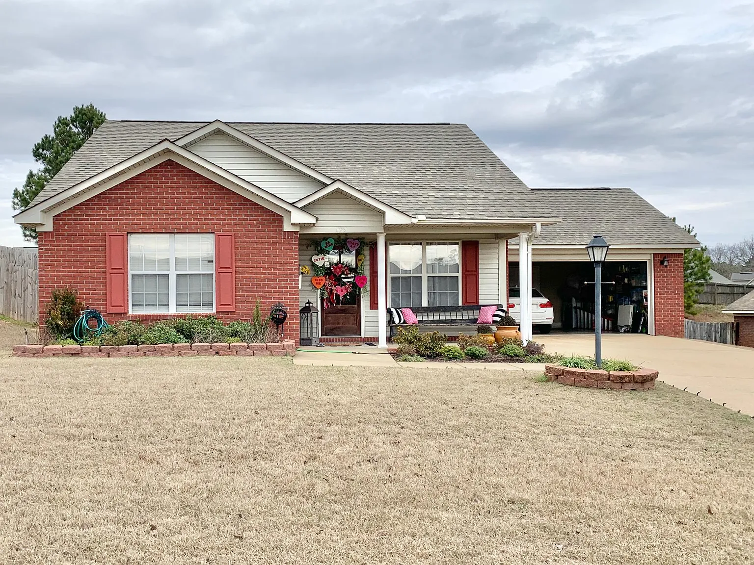 3 bed, 1400 sqft, $1,800 — Photo 1
