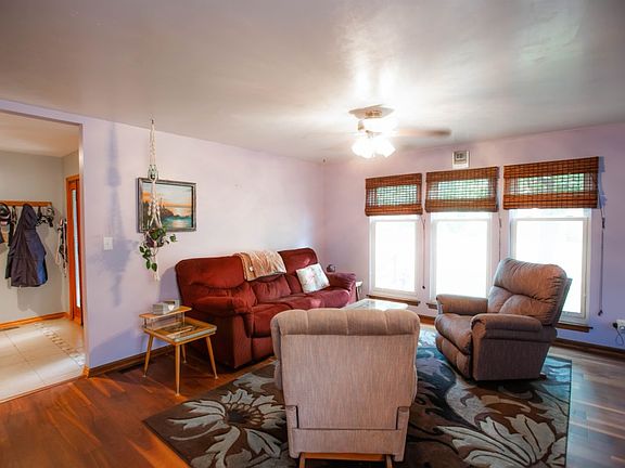 2nd image of 3060 Tamarak Dr