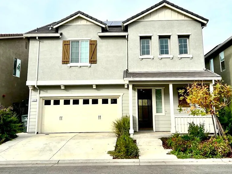 1335 Orchid Ct — Photo 1