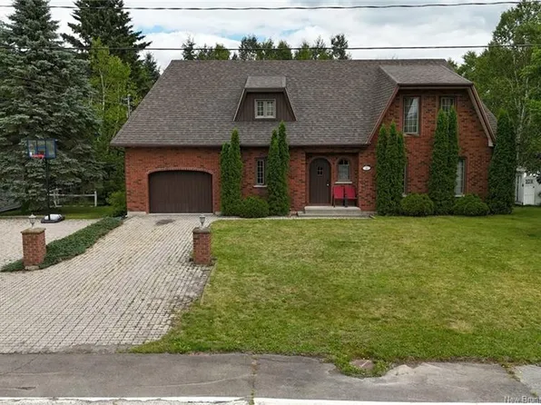 24 Paquin St, Edmundston, NB E7B 1V4