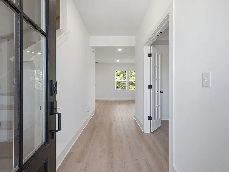 245 Rose Hannah Dr — Photo 2