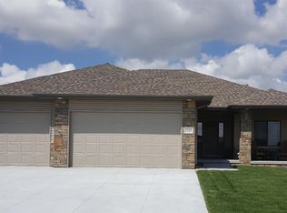 1740 W Big Sky Rd, Lincoln, NE 68521