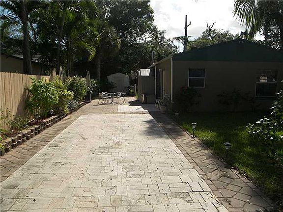 5th image of 2700 SW 15th Ave