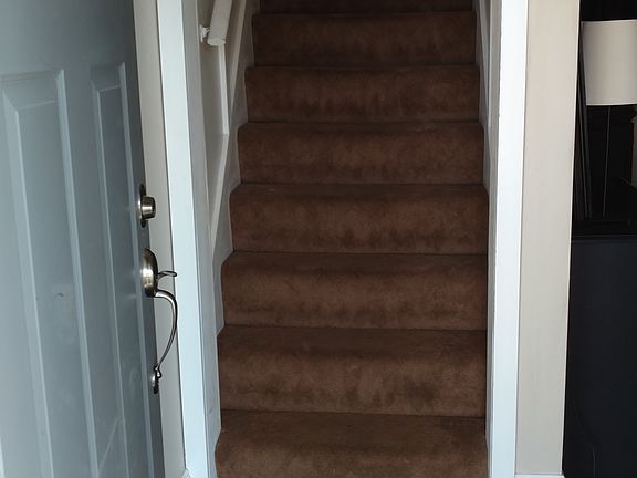 Entry/Stairway