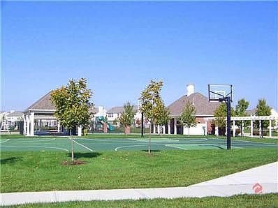 4th image of 640 Featherstone Dr