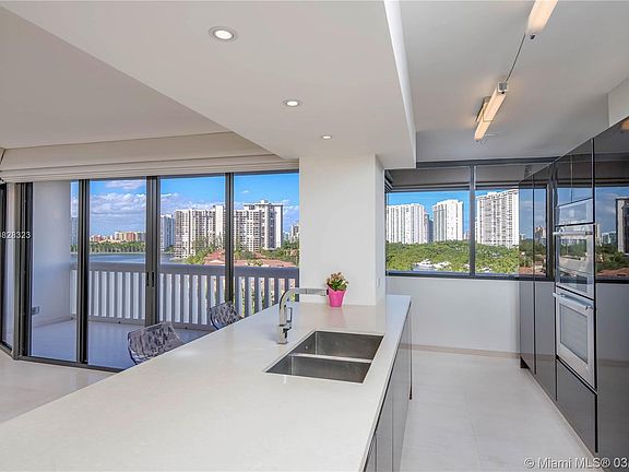 3rd image of 1000 Island Blvd APT 905