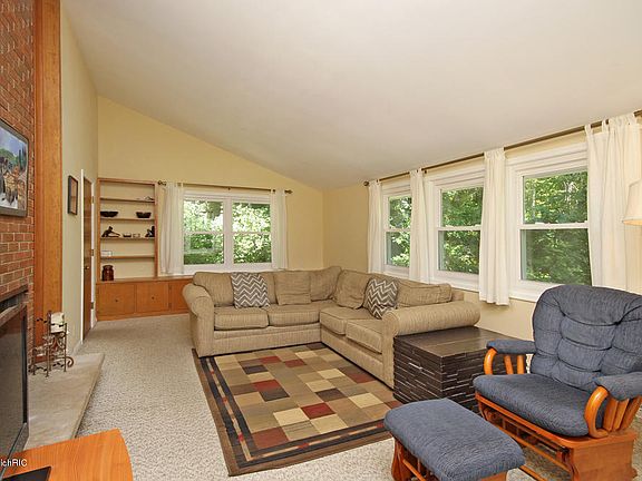 2nd image of 2035 Hillsdale Ave