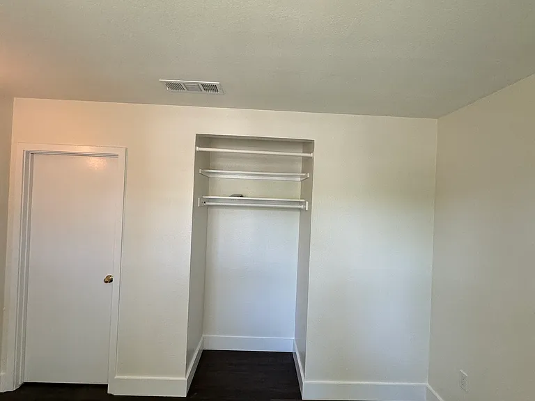 80 Martin Dr — Photo 17