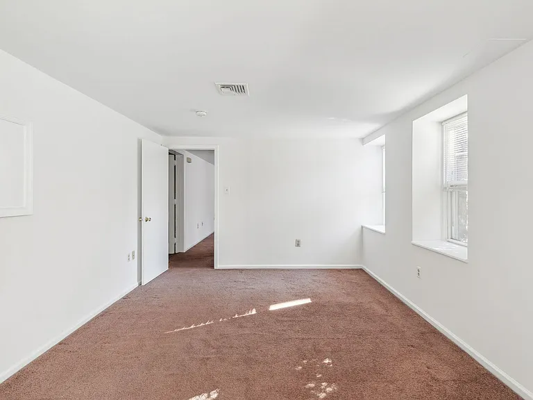 Greenwood Terrace — Photo 36