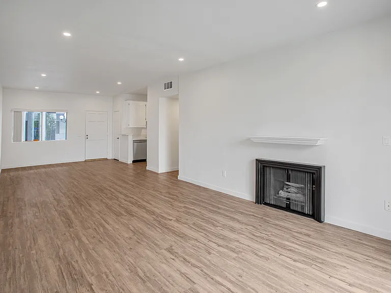 10823 Hortense St — Photo 6