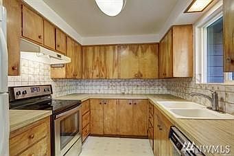 4th image of 17815 46th Pl W