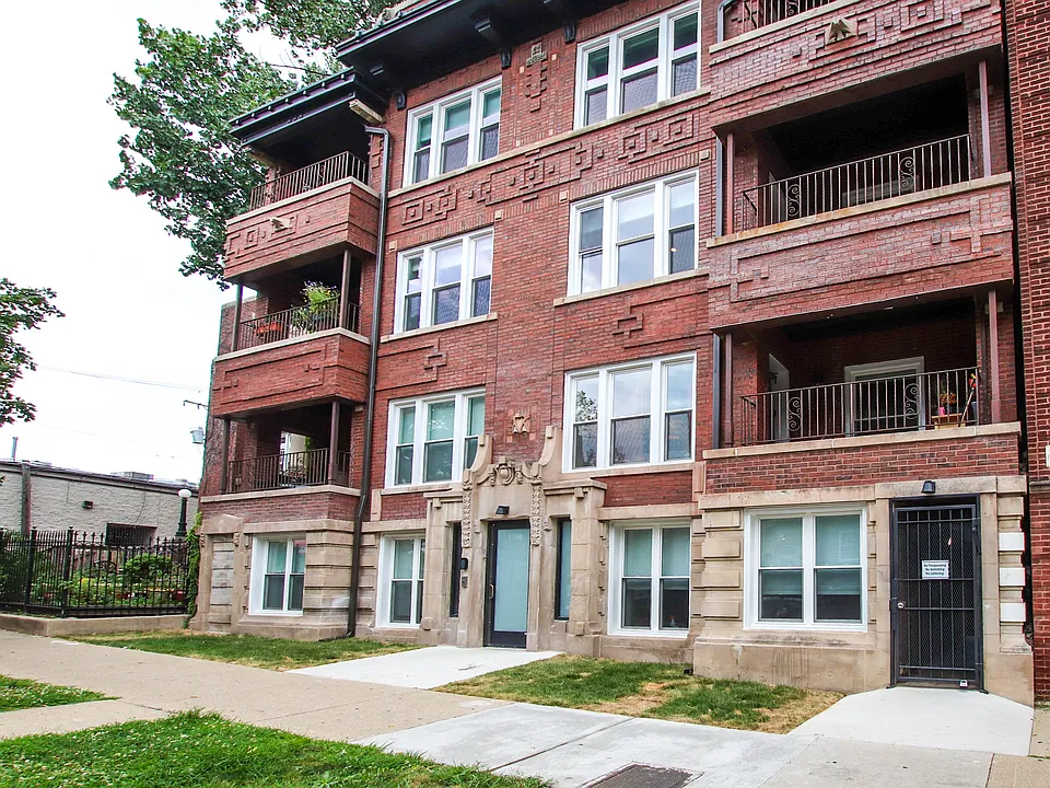 1710 W Lunt Ave #103