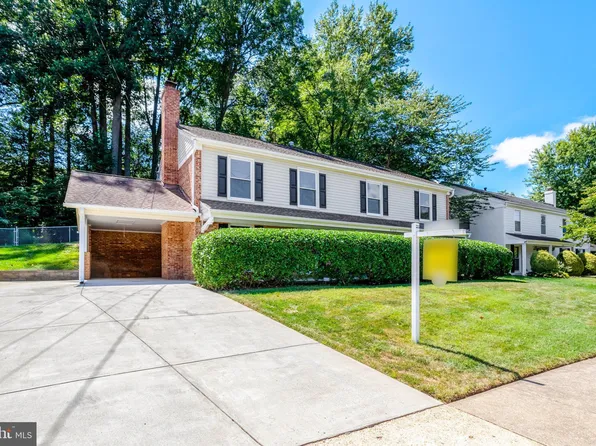 8122 Briar Creek Dr, Annandale, VA 22003