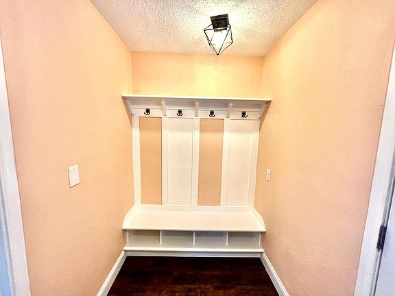 4th image of 5229 Meadow Place Dr