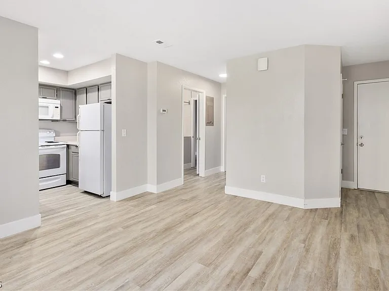 2220 Pine Breeze Ln #101 — Photo 4