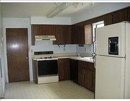 3rd image of 136 Southcot Dr