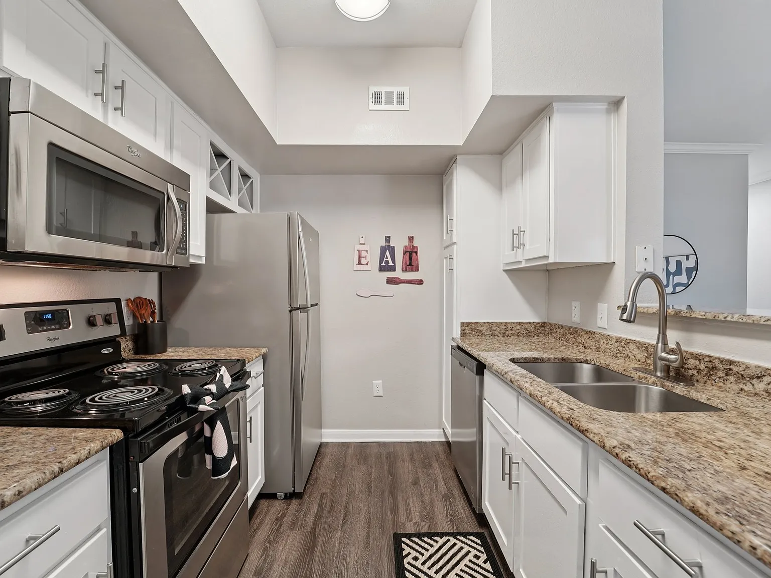 Milano Apartments — Photo 4